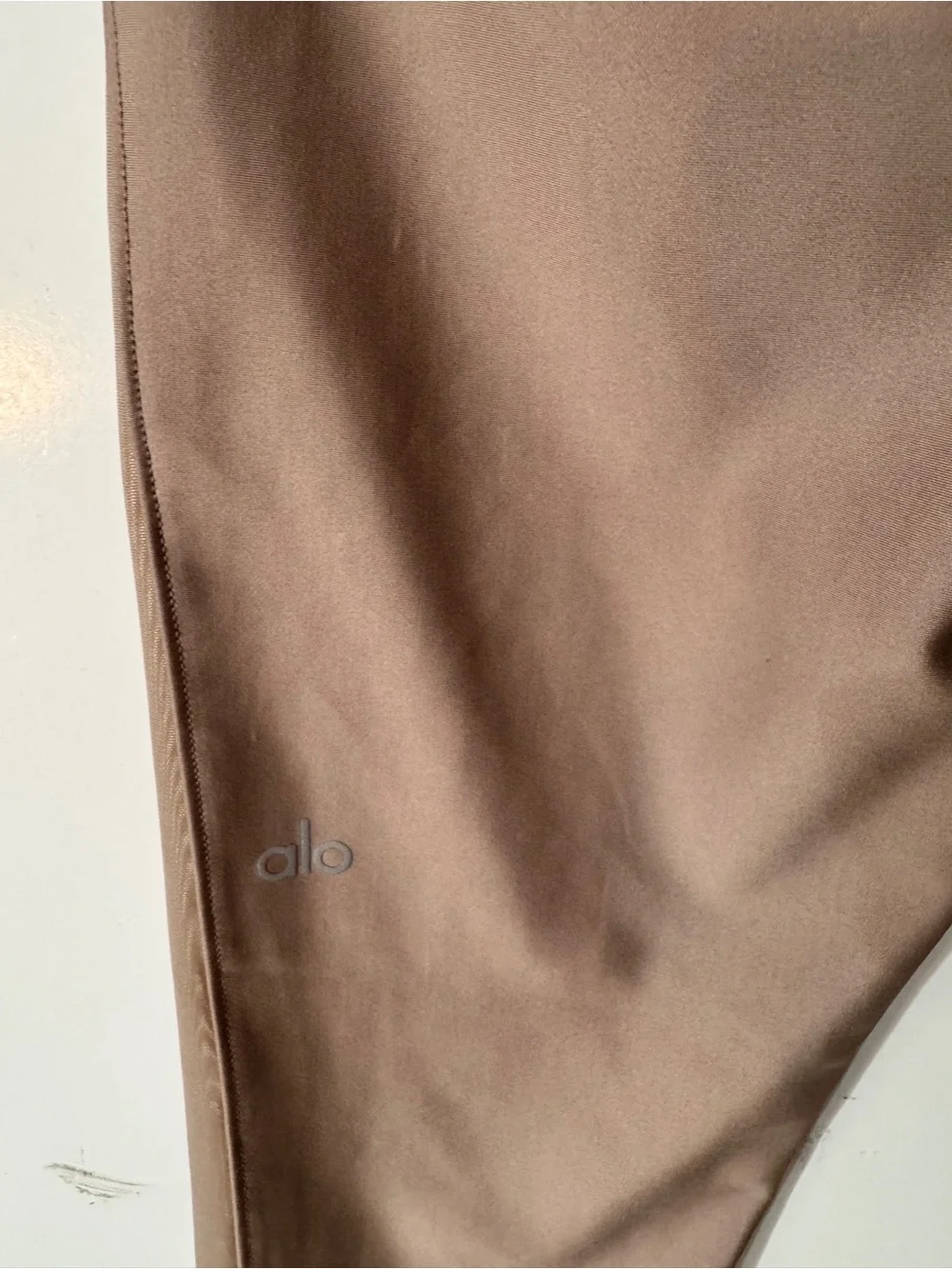 ALO Yoga, New Never Worn  Beige High-Waist Cropped Leggings & V-Neck Sports Bra